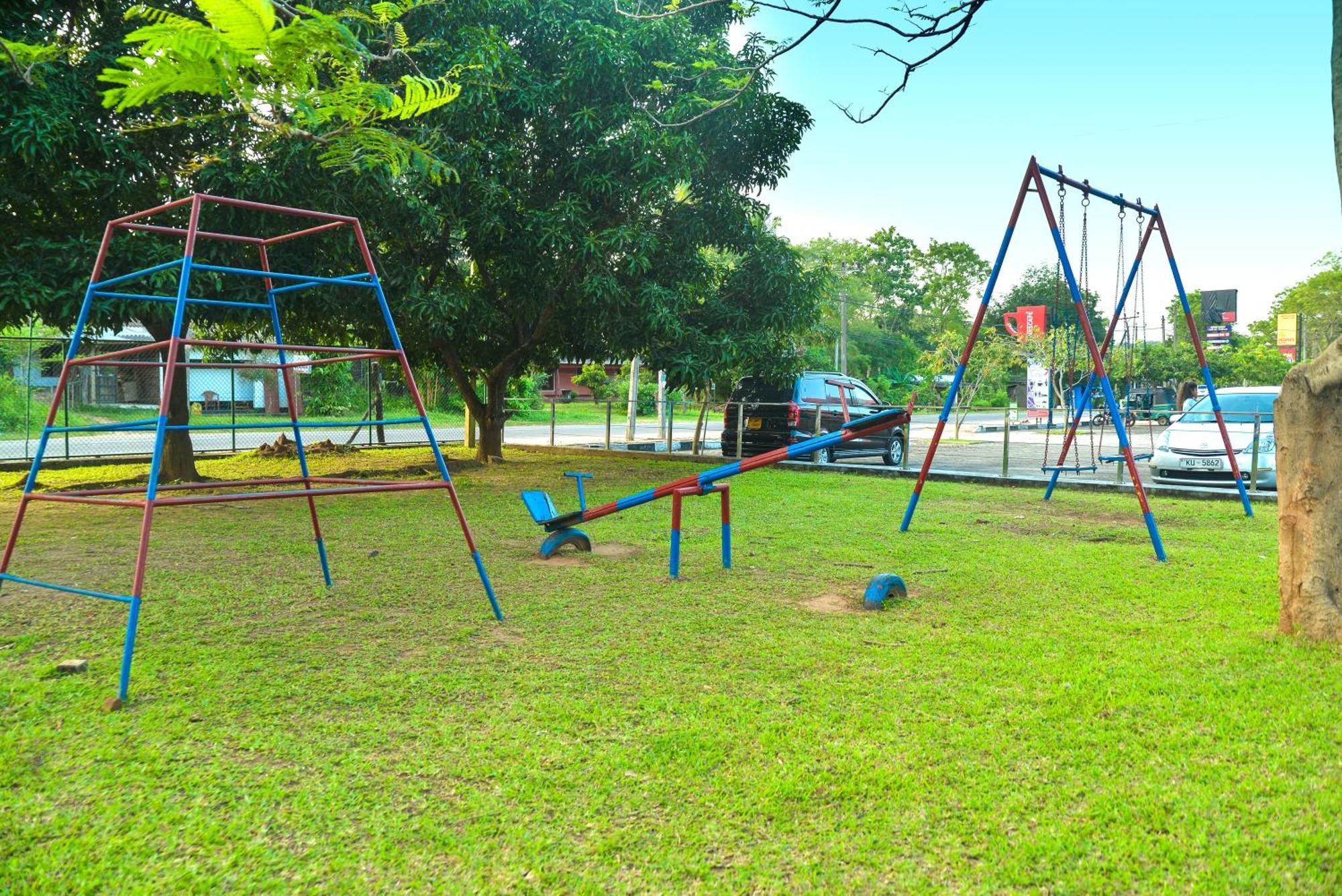 Gunners Club Hotel Minneriya Ngoại thất bức ảnh